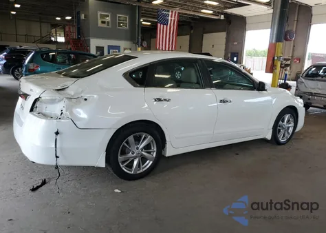2015 Nissan Altima 2.5 из США, поврежденный, VIN 1N4AL3AP3FN885532